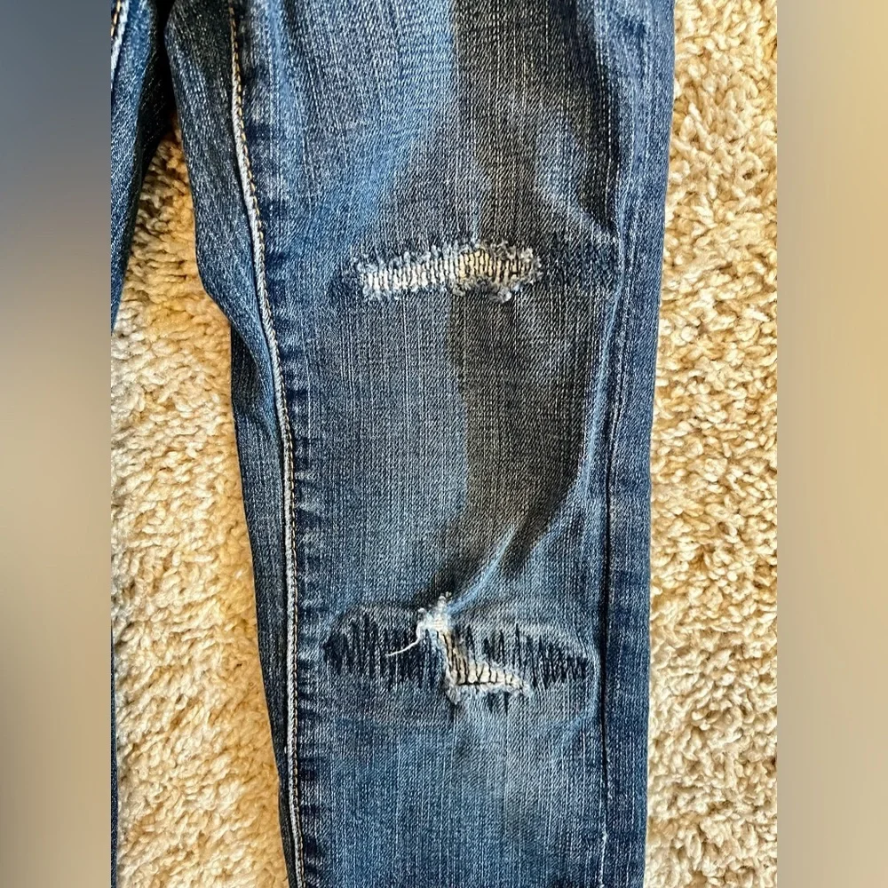 Gap 1969 size 7 slim jeans with distressed finish. Adjustable waist great cond